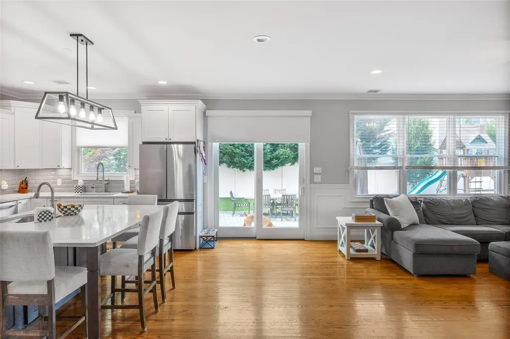 111 Hampton Way Merrick NY 11566