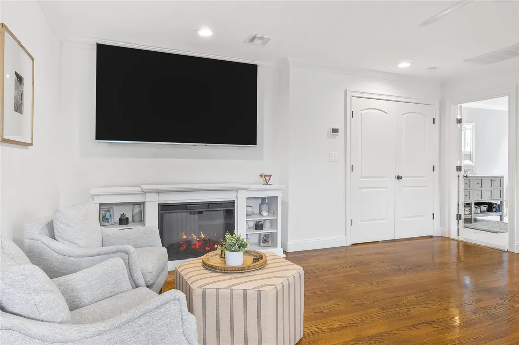 111 Hampton Way Merrick NY 11566