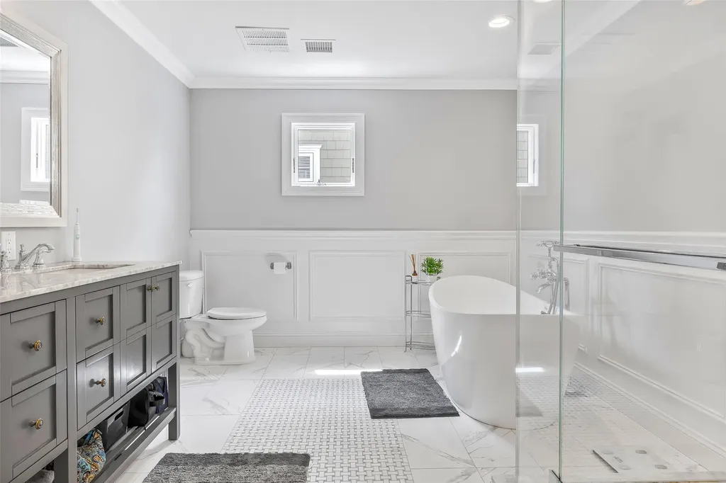 111 Hampton Way Merrick NY 11566