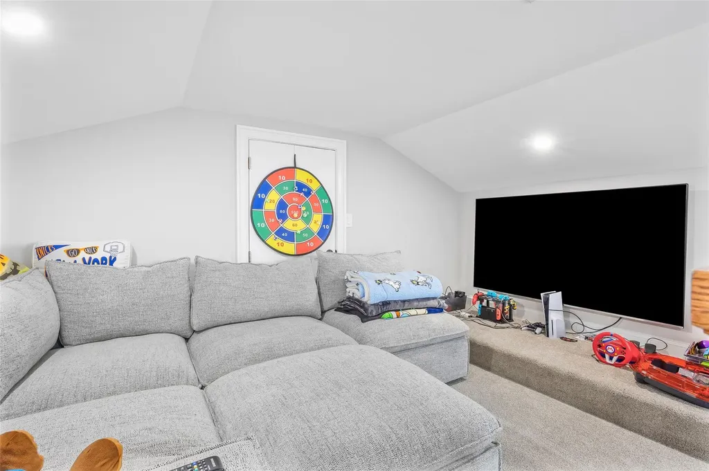 111 Hampton Way Merrick NY 11566