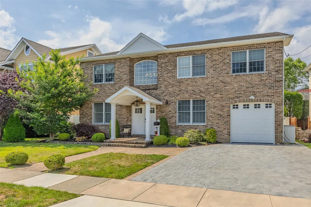 111 Hampton Way Merrick NY 11566