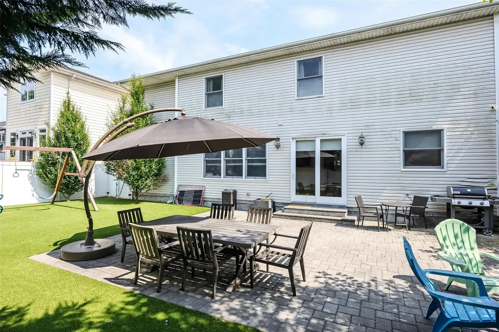 111 Hampton Way Merrick NY 11566