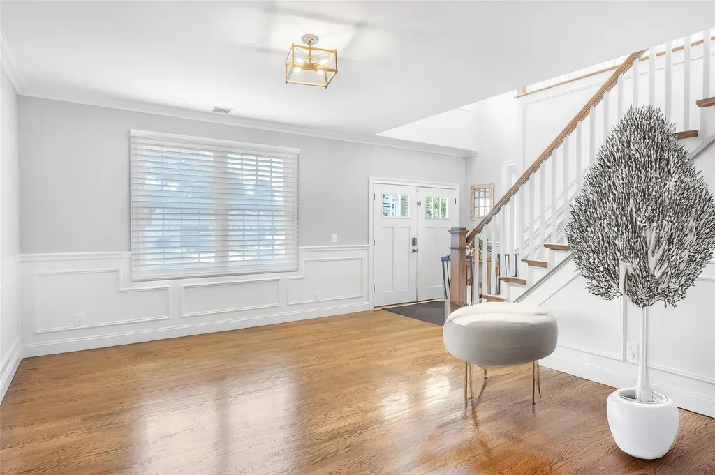 111 Hampton Way Merrick NY 11566