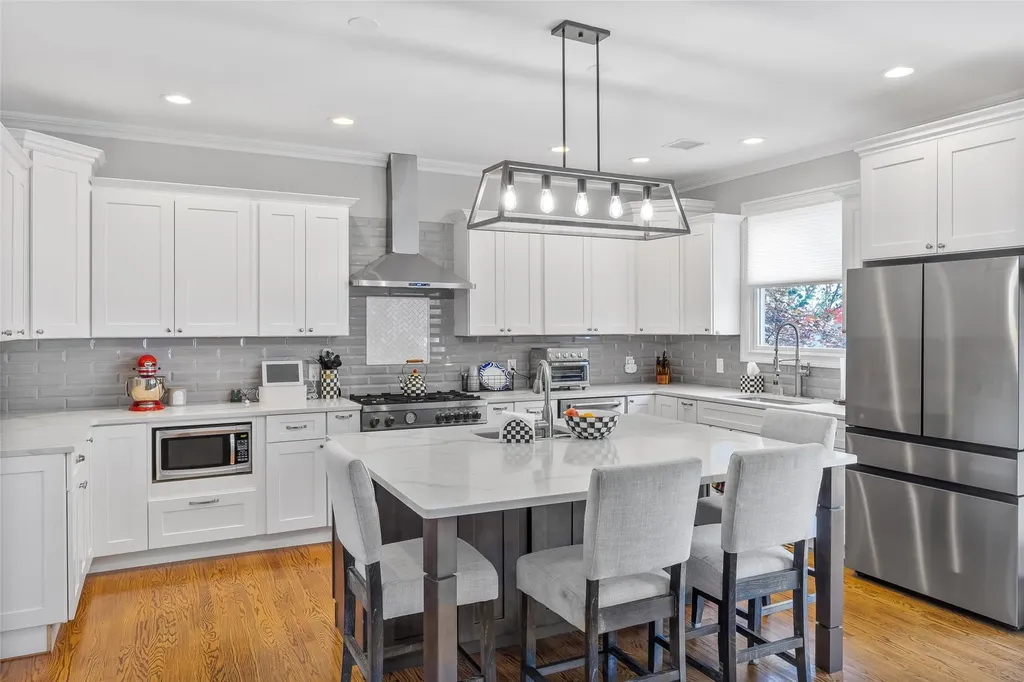 111 Hampton Way Merrick NY 11566