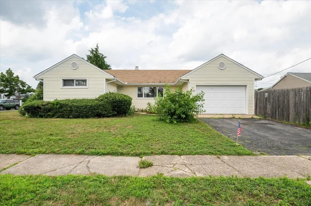49 Cheshire Road Bethpage NY 11714