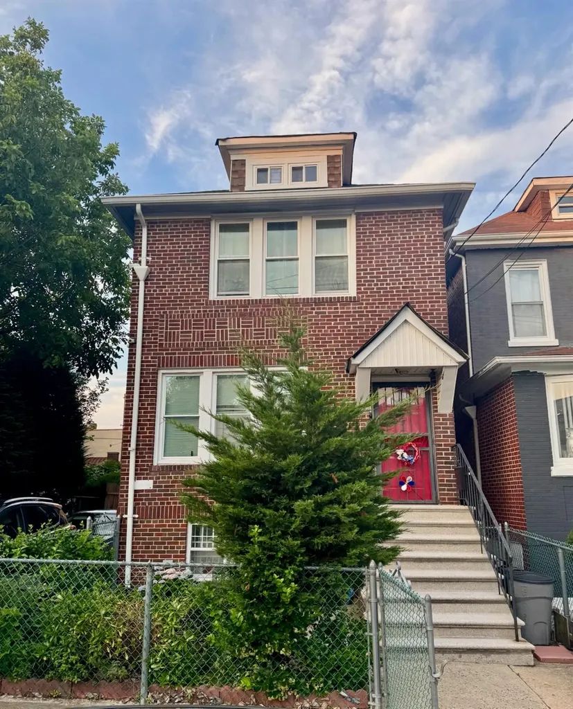 1950 Tomlinson Avenue Bronx NY 10461