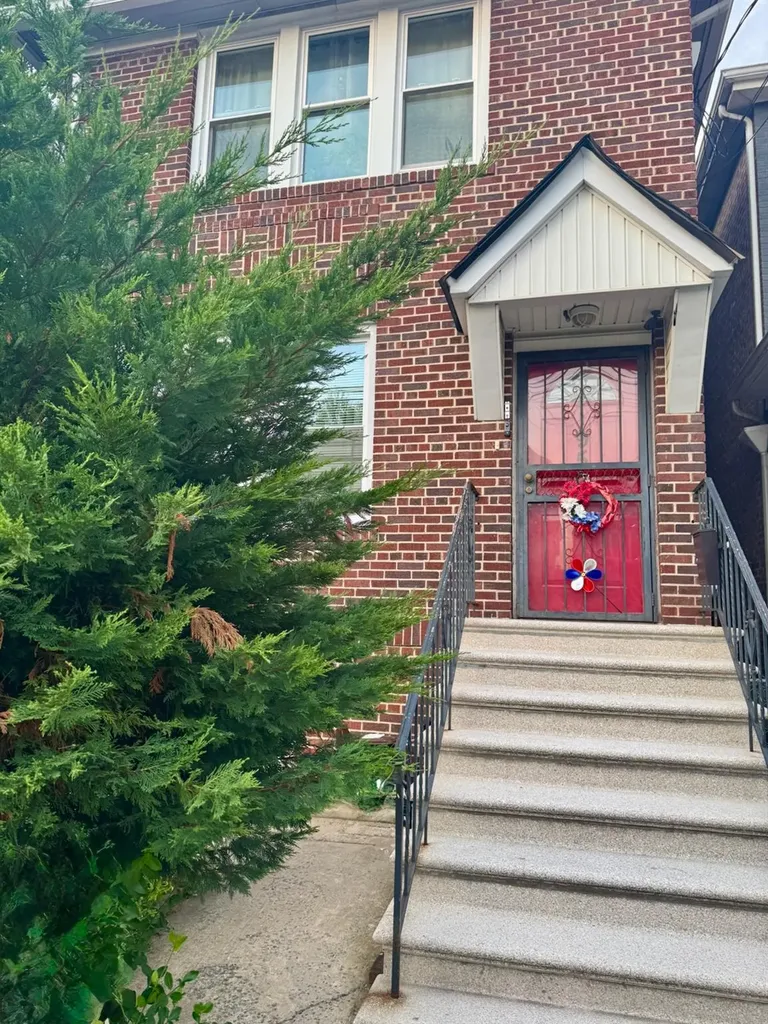 1950 Tomlinson Avenue Bronx NY 10461