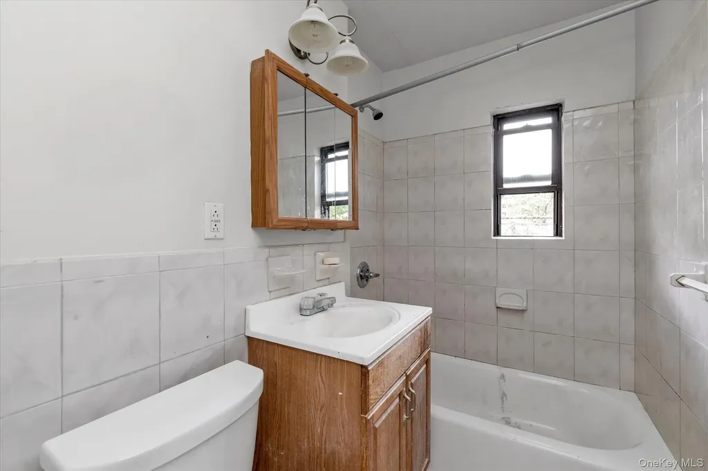 196-32 69th Avenue Fresh Meadows NY 11365