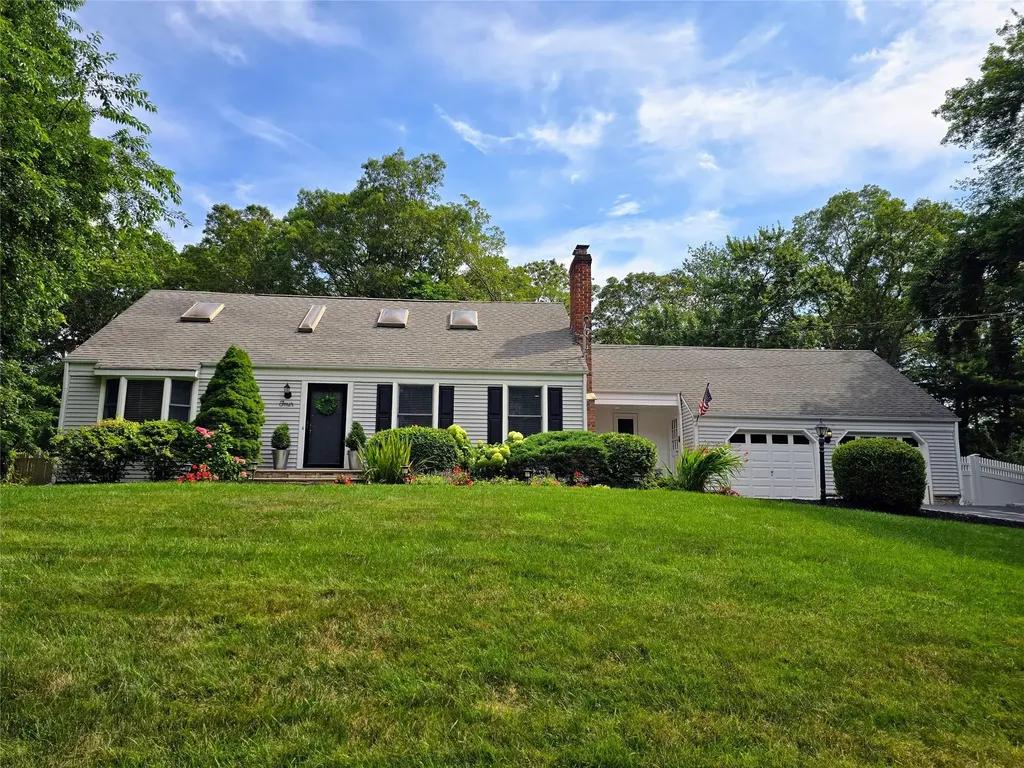 4 Greenway Drive Middle Island NY 11953