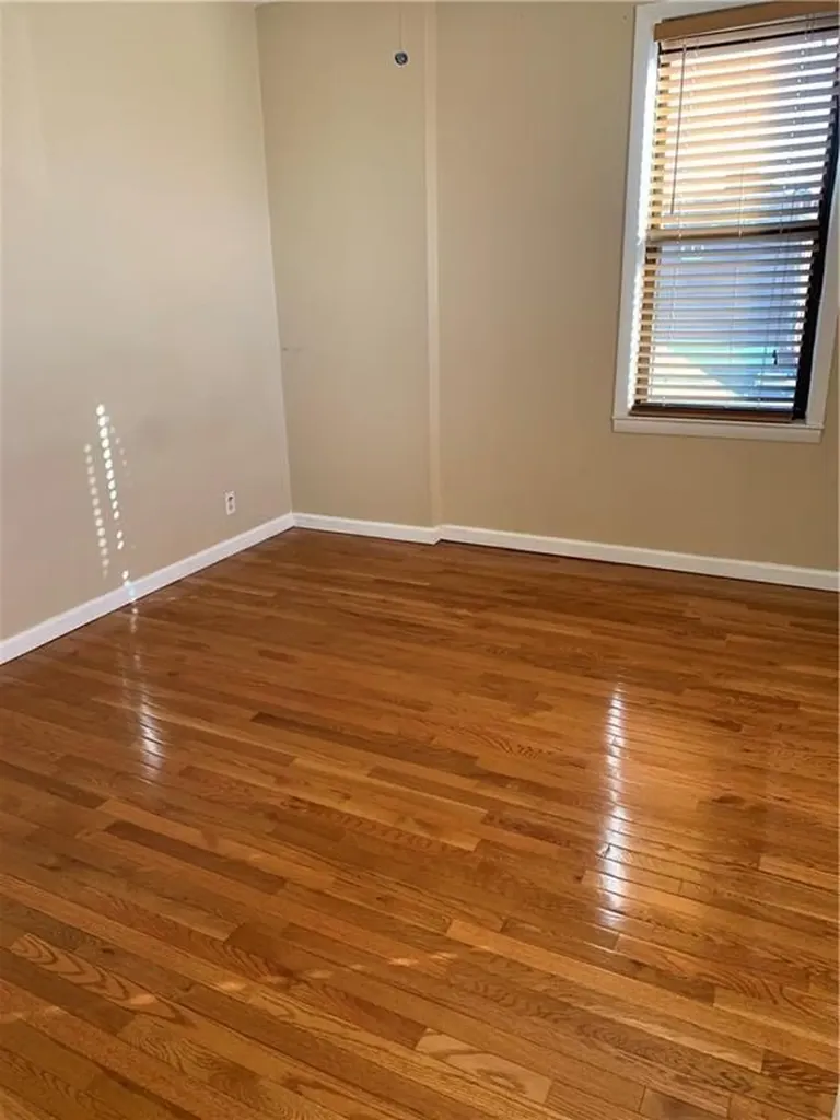 2564 Paulding Avenue Bronx NY 10469