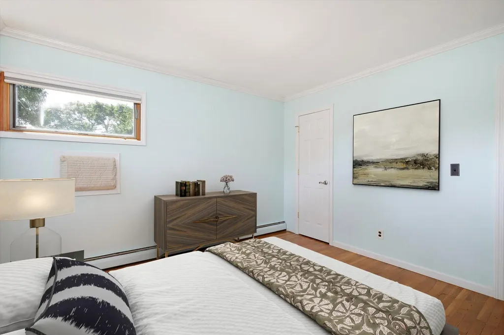12 46th Street Islip NY 11751