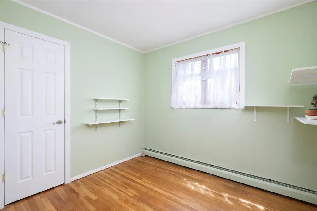 12 46th Street Islip NY 11751
