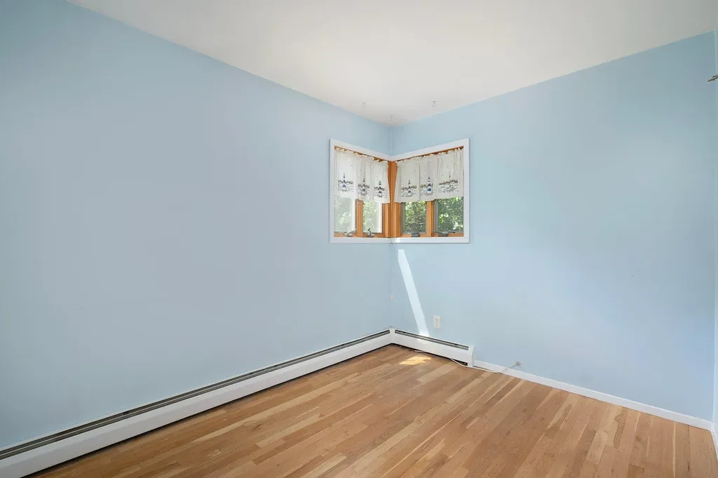 12 46th Street Islip NY 11751