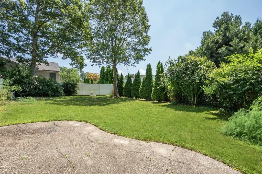 12 46th Street Islip NY 11751