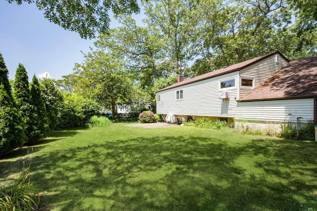 12 46th Street Islip NY 11751