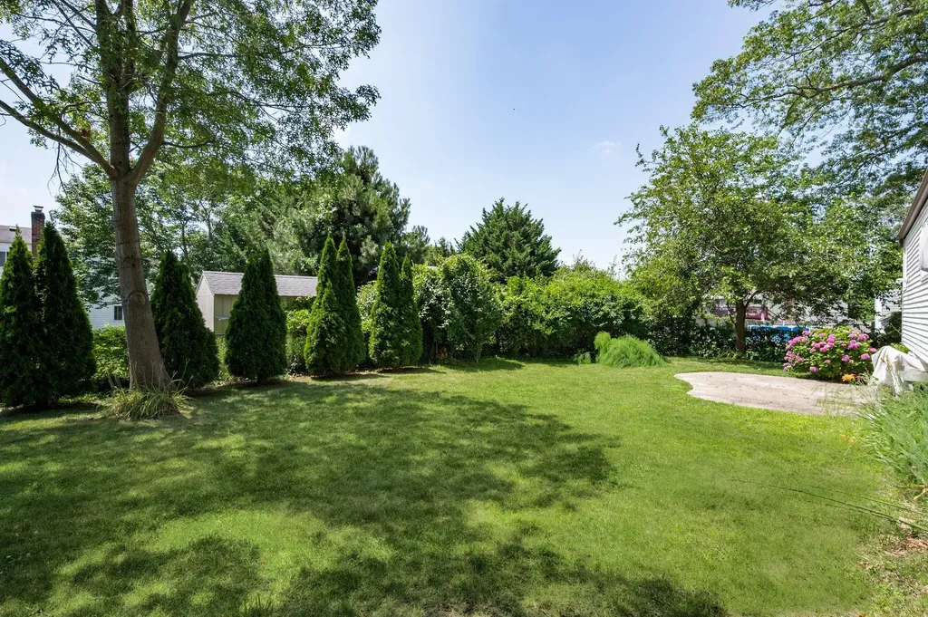 12 46th Street Islip NY 11751