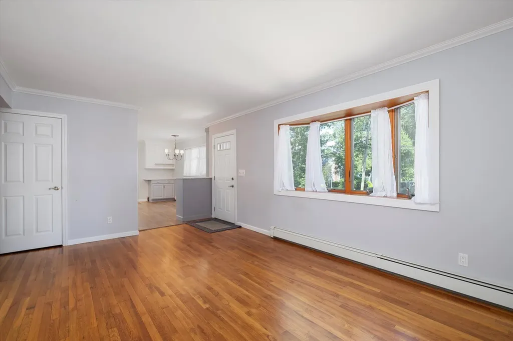 12 46th Street Islip NY 11751