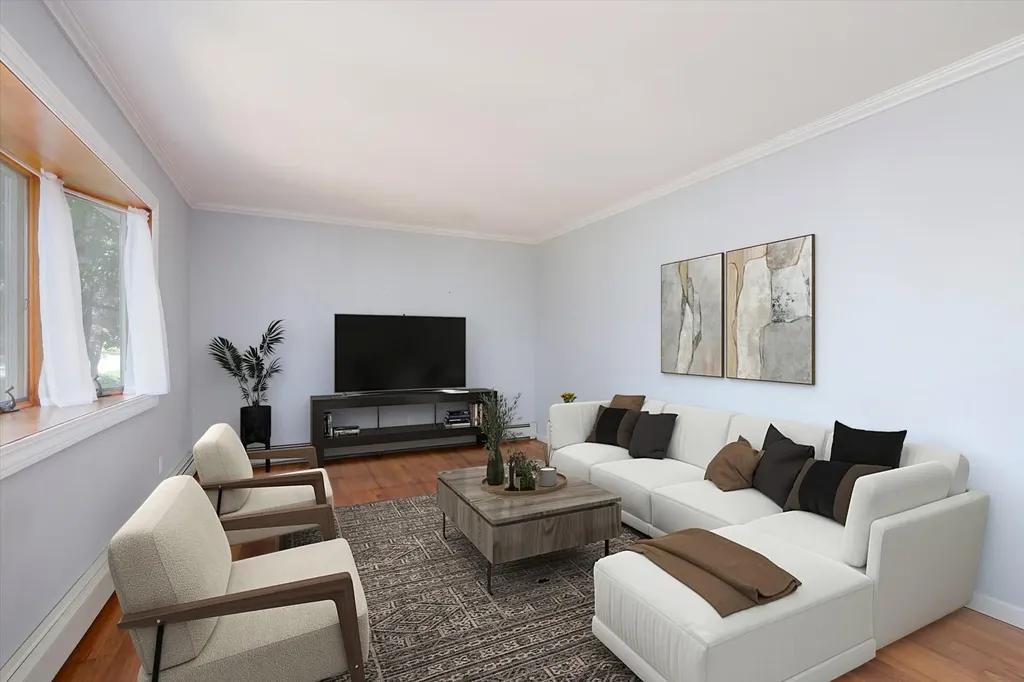 12 46th Street Islip NY 11751
