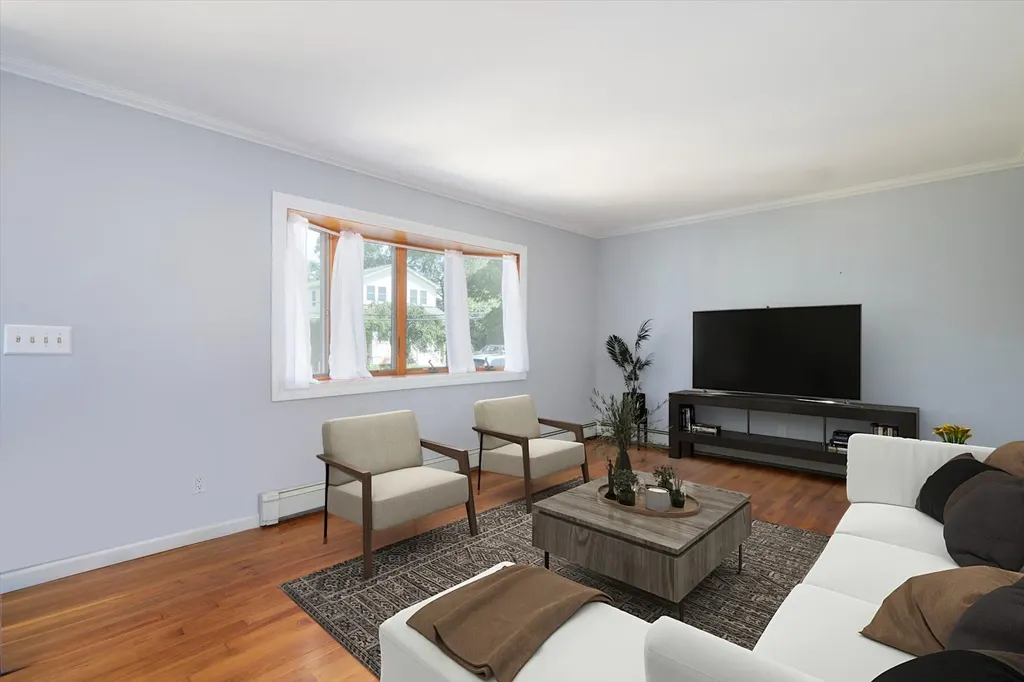 12 46th Street Islip NY 11751