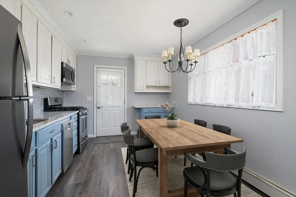 12 46th Street Islip NY 11751