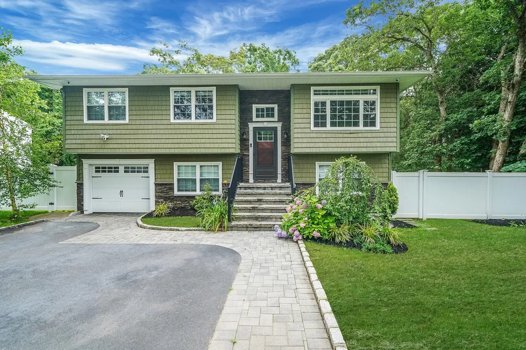 368 Carnation Drive Shirley NY 11967