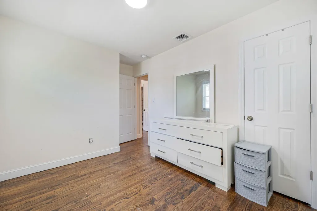 368 Carnation Drive Shirley NY 11967