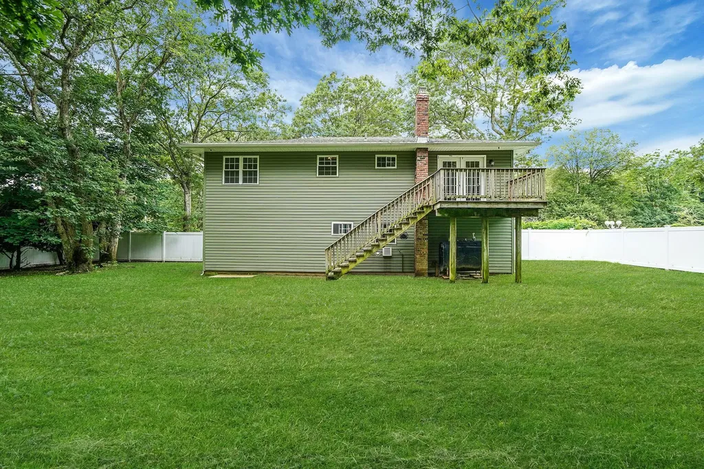 368 Carnation Drive Shirley NY 11967