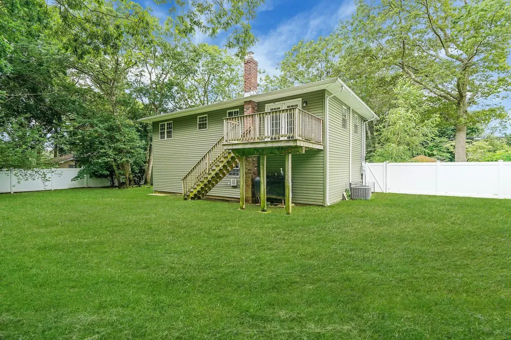 368 Carnation Drive Shirley NY 11967