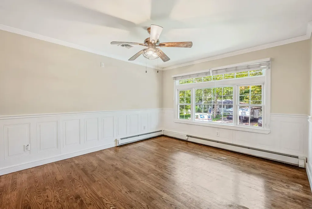 368 Carnation Drive Shirley NY 11967