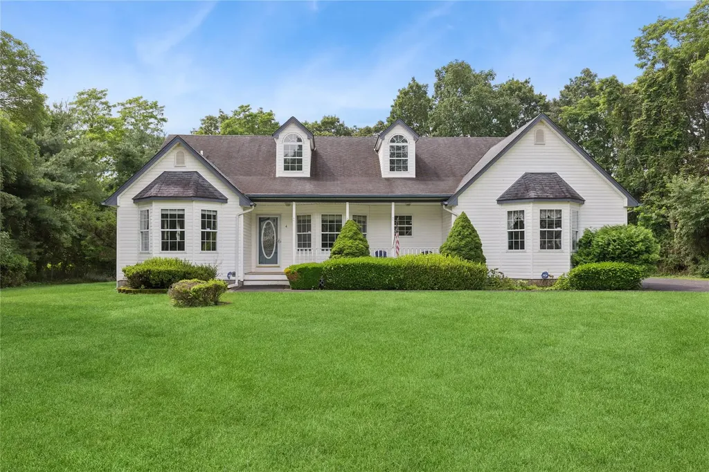 4 Pine Cone Court Moriches NY 11955