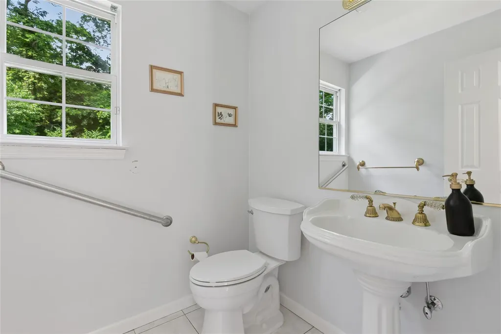 4 Pine Cone Court Moriches NY 11955