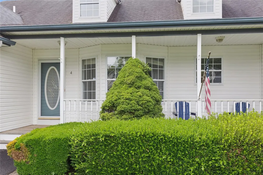 4 Pine Cone Court Moriches NY 11955