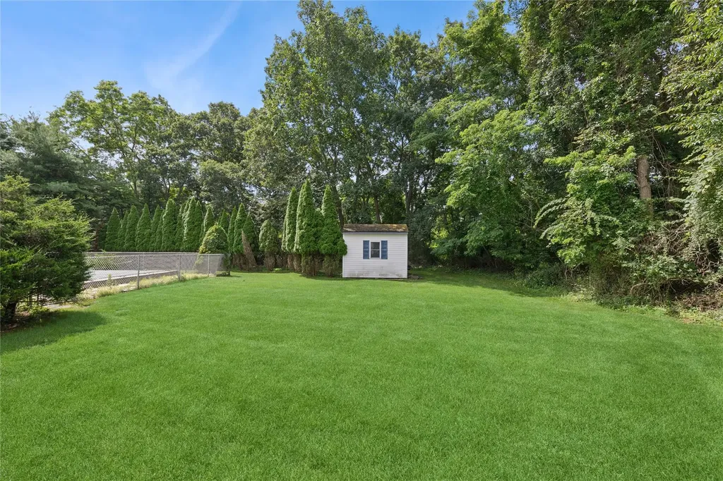4 Pine Cone Court Moriches NY 11955