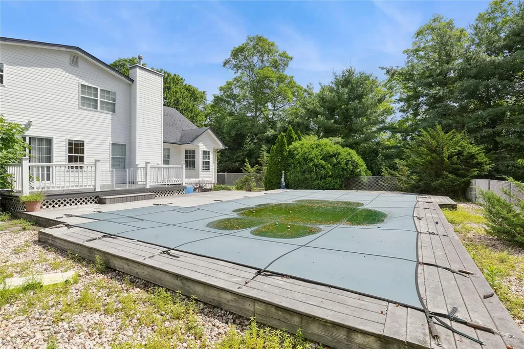 4 Pine Cone Court Moriches NY 11955