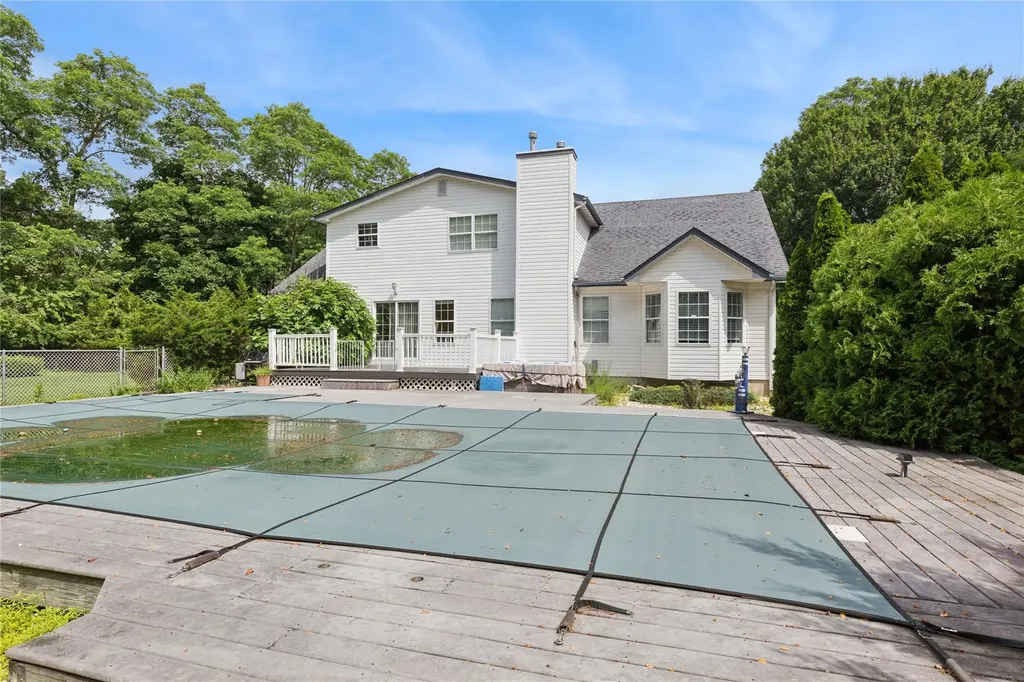 4 Pine Cone Court Moriches NY 11955
