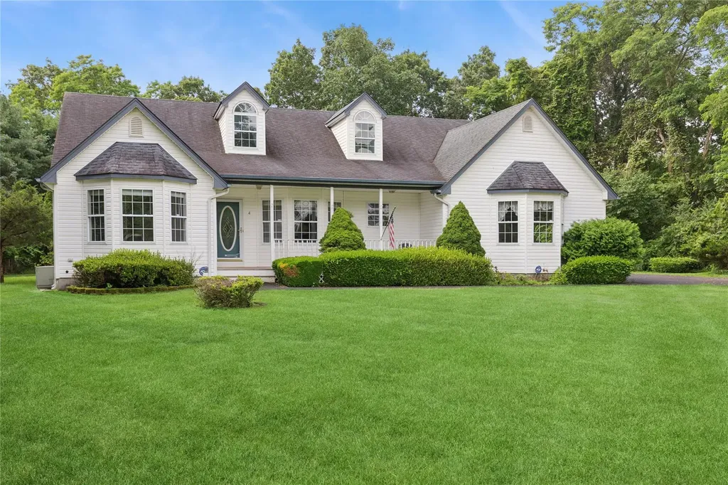 4 Pine Cone Court Moriches NY 11955