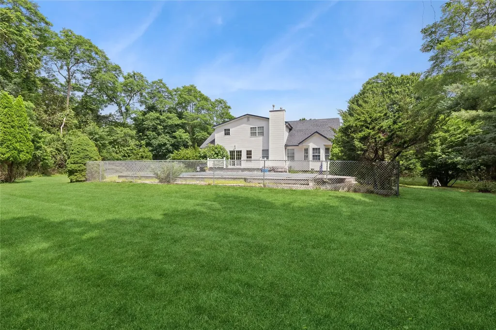 4 Pine Cone Court Moriches NY 11955