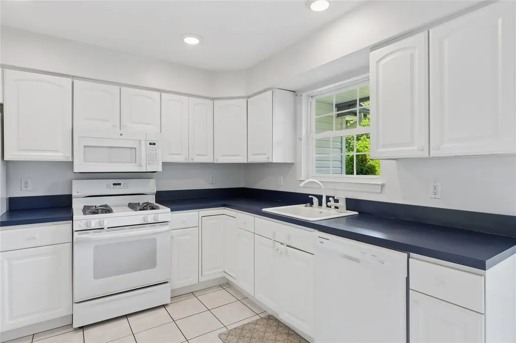 4 Pine Cone Court Moriches NY 11955
