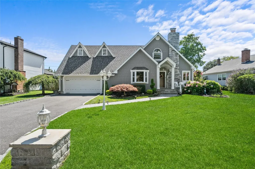 35 Bayway Avenue Bay Shore NY 11706