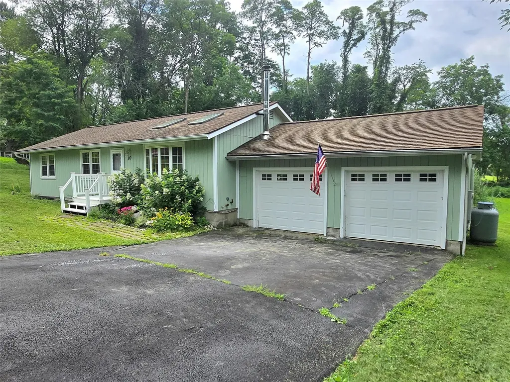 10 Aspinwall Road Red Hook NY 12571