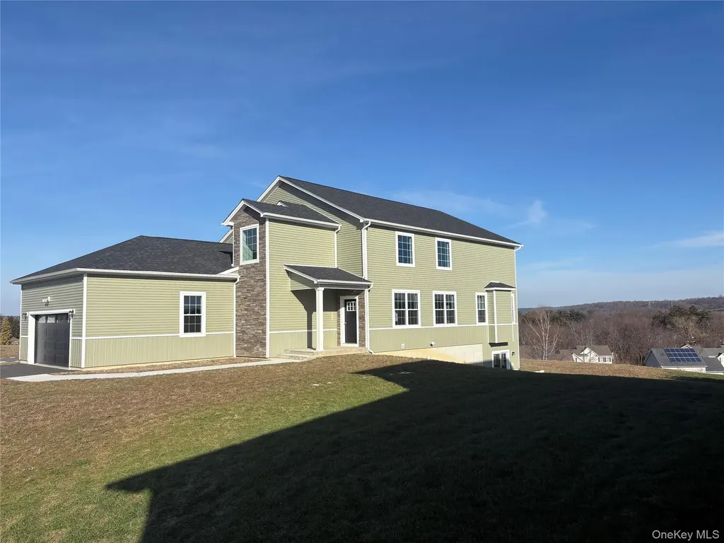 38 Dartmouth Drive Poughkeepsie NY 12603