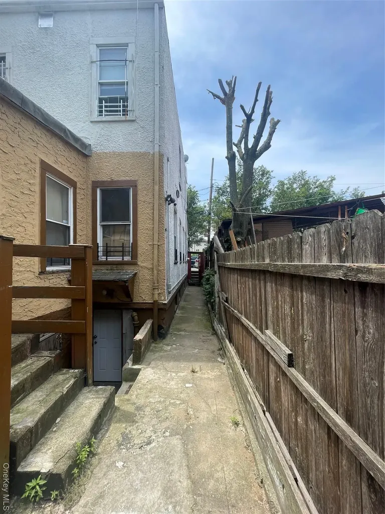 1011 Hemlock Street Brooklyn NY 11208