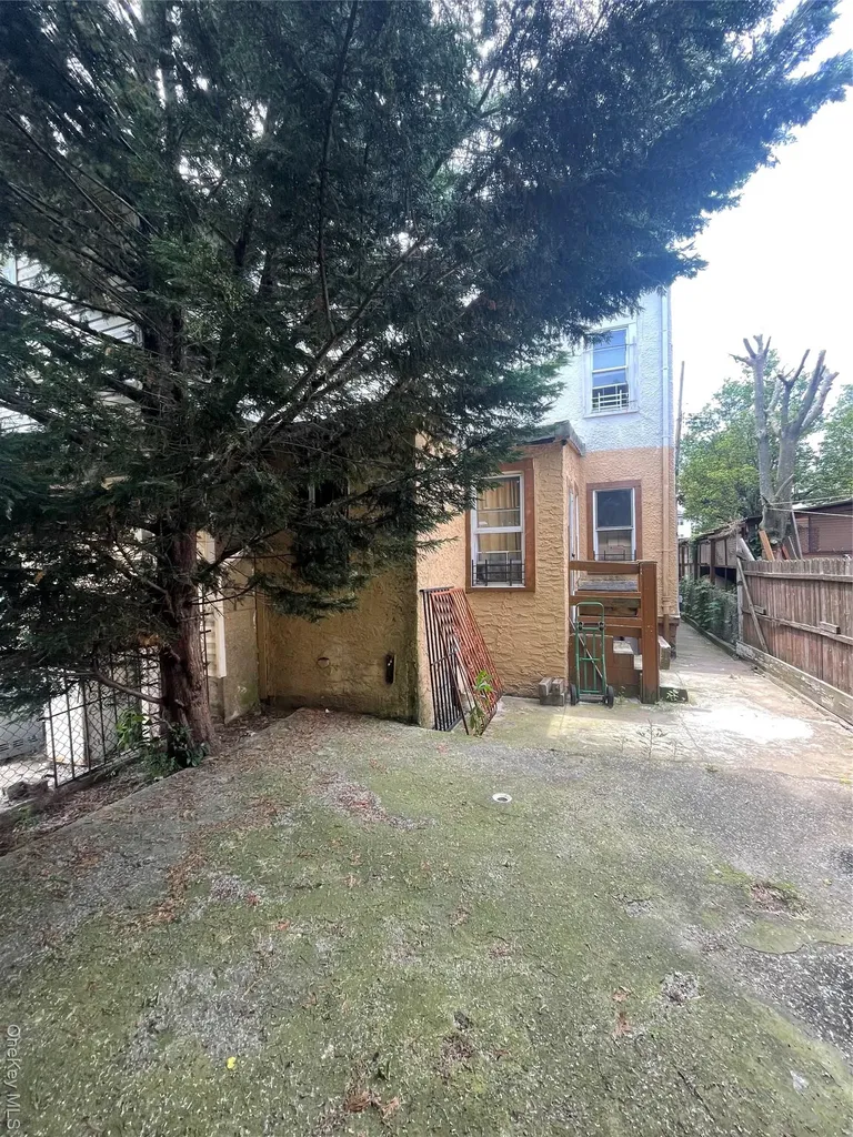 1011 Hemlock Street Brooklyn NY 11208