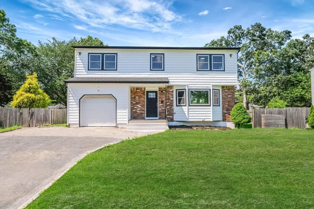 55 Lama Drive Shirley NY 11967