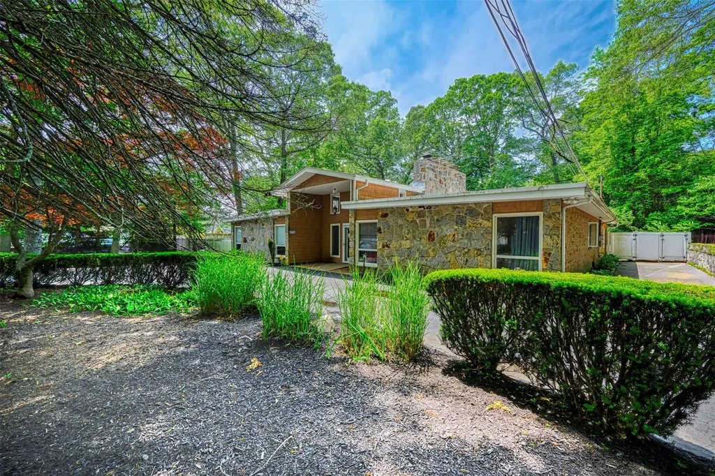 10 Hunter Avenue Miller Place NY 11764