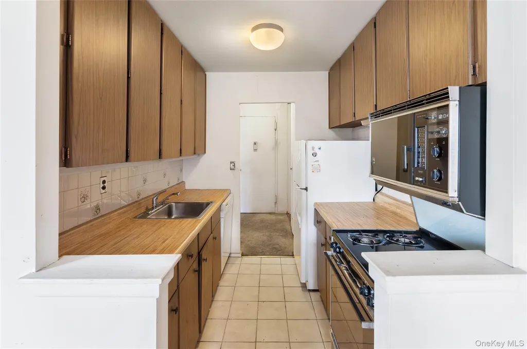 25 Stewart Place Mount Kisco NY 10549