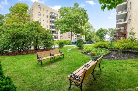 25 Stewart Place Mount Kisco NY 10549
