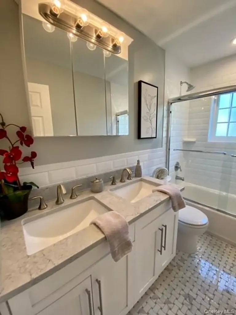 28 Williams Boulevard Lake Grove NY 11755