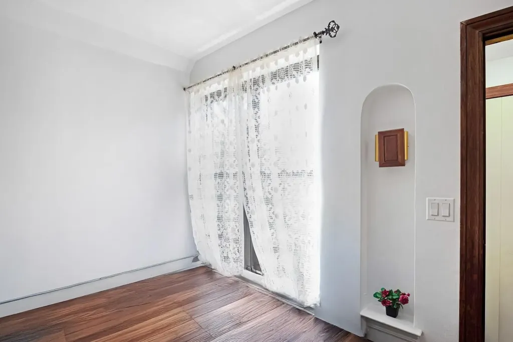 82-19 77th Avenue Glendale NY 11385