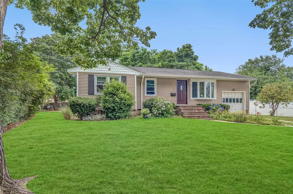 35 Anna Street Bay Shore NY 11706